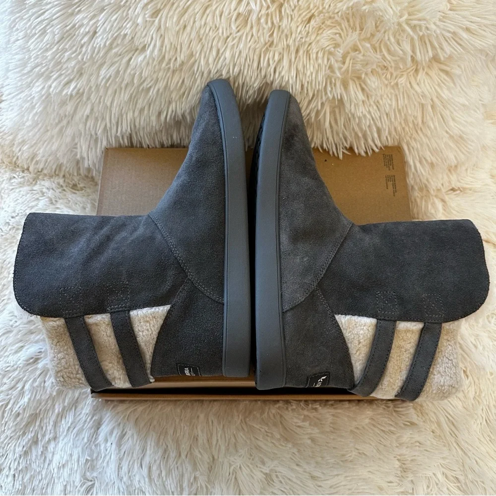 Koolaburra by UGG Victoria Short Suede Boots Gray Faux Fur Women’s Size 9 NWOT